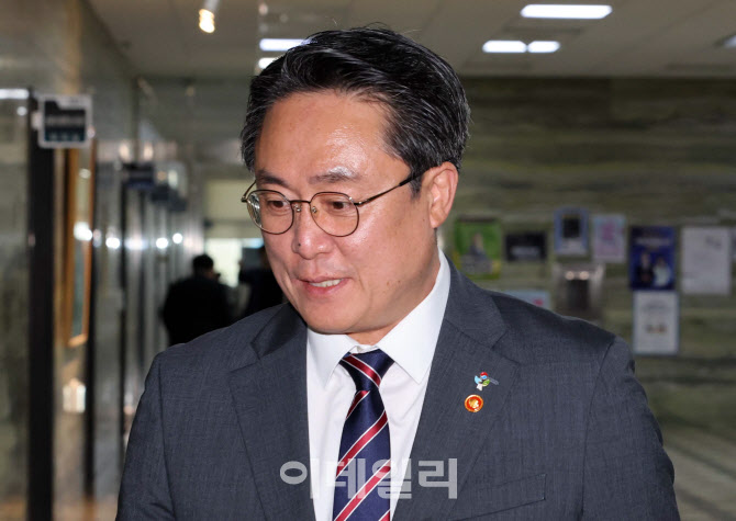[포토]국회 온 강도형 해양수산부 장관