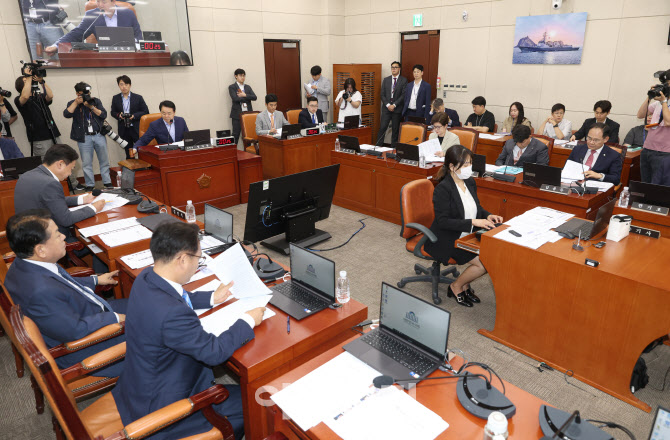 [포토]국회 국방위원회 전체회의
