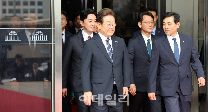 [포토]국회 나서는 이재명 대통령
