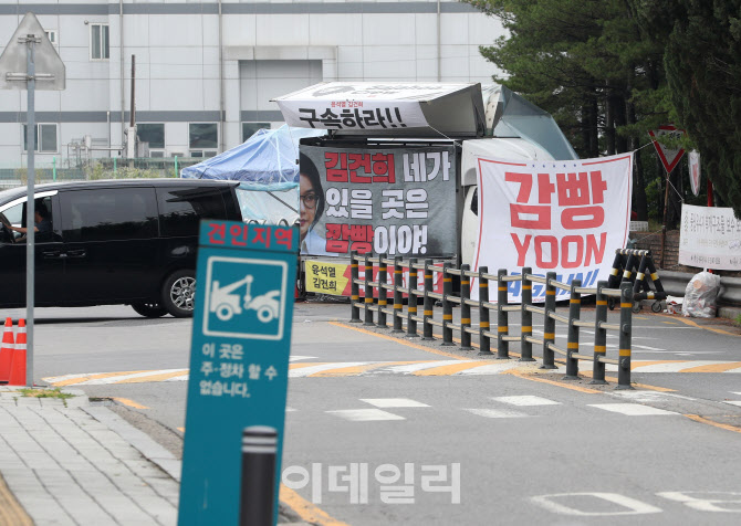 [포토] 서울아산병원에서 방송중인 유튜버