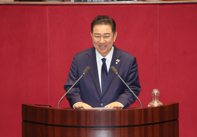 與, 국힘 불참 속 상임위원장 선출…예결 한병도·법사 이춘석