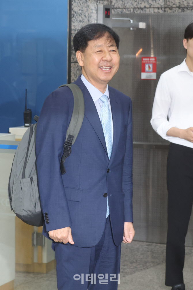 [포토]구윤철 장관 후보자, 인사청문회 사무실로 첫출근