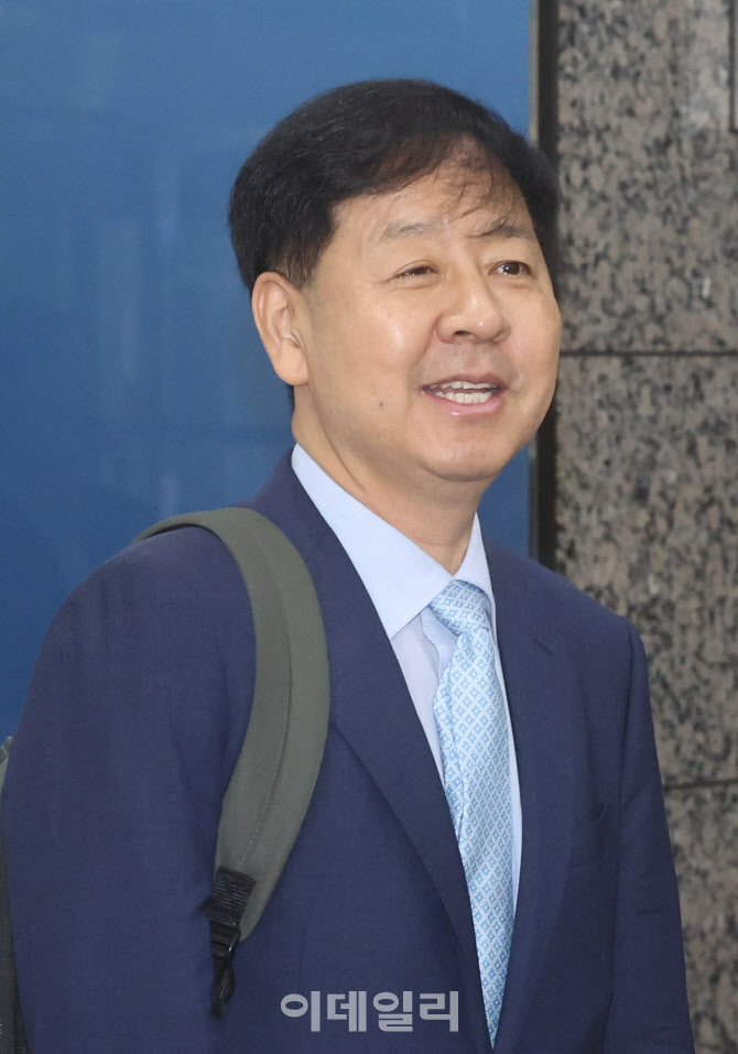 구윤철 경제부총리 후보자, 첫 출근길서 "진짜 대한민국 만들것"