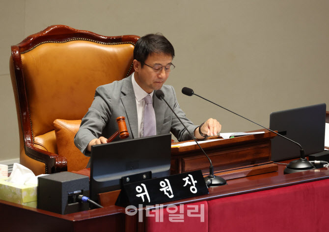 [포토]예결위, '의사봉 두드리는 한병도 위원장'