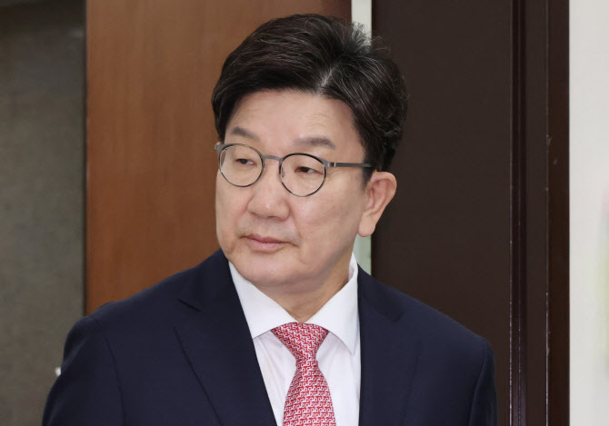 권성동 “이재명, HMM 부산 이전 공약 논란…허위사실유포죄 농락”