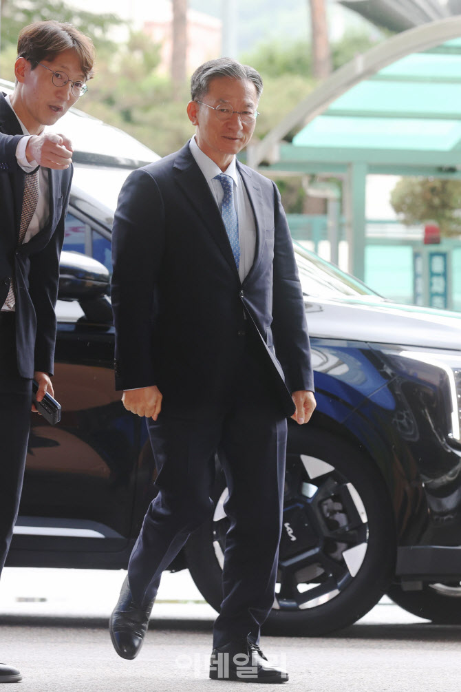 [포토]청문회 사무실 출근하는 정성호 장관 후보자