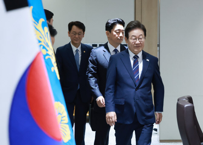 이재명 대통령 '경기도 법카 유용 의혹' 재판도 연기