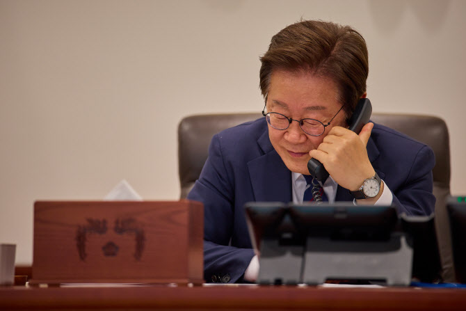 李대통령, 뉴질랜드 총리와 정상 통화 “과학기술·우주 협력 강화”