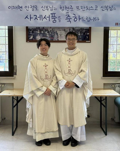 한국인 부제 2명, 교황으로부터 직접 사제품 받아
