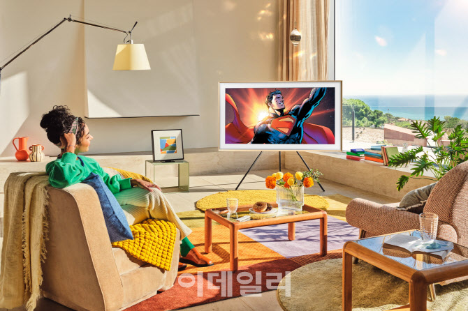 삼성전자, '슈퍼맨' 영화 공개 앞두고 아트워크 무료 공개