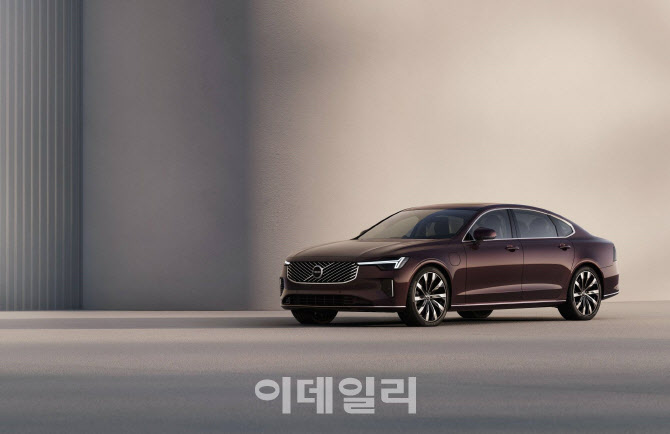 볼보코리아, 플래그십 세대교체 `신형 XC90·S90` 동시 출시