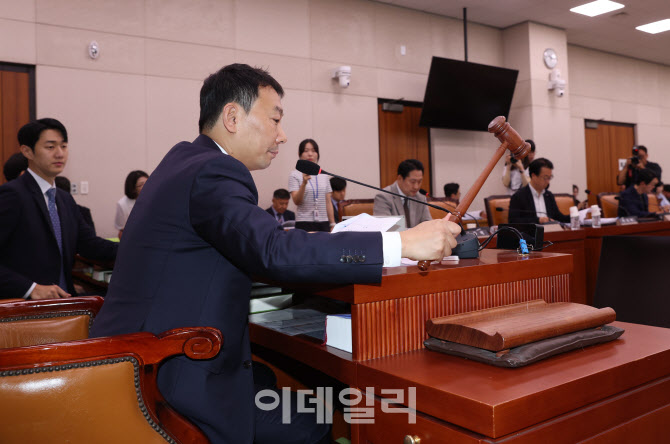 [포토]법사위 소위, '상법개정안 심사'
