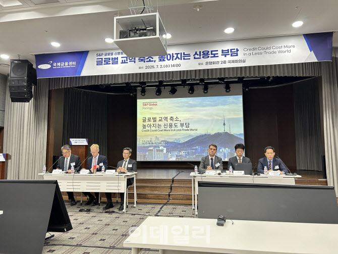 S&P “2금융권 신용 리스크 지속…상호금융·저축銀에 PF 부실 집중”