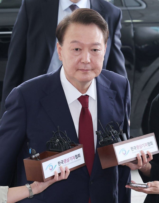 尹 내란 혐의 9차 공판…法 "차량통제·집회시위 금지"