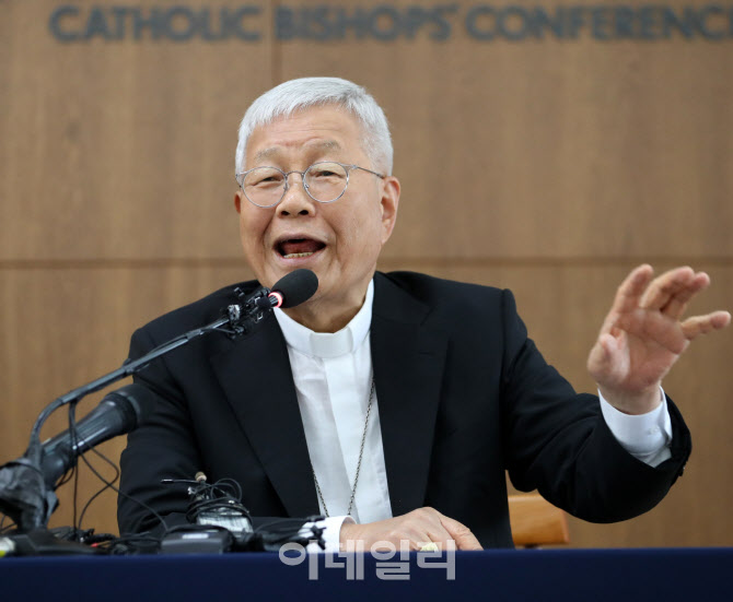 [포토] 교황청 성직자부 장관 유흥식 추기경