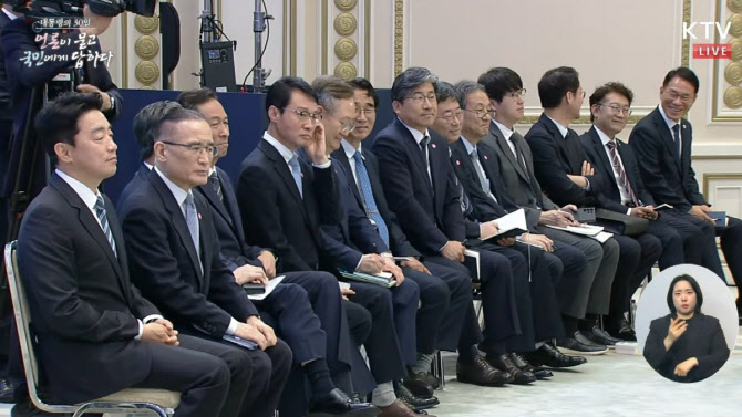 "하루가 30시간이었다면"...李대통령 말에 코피 쏟은 참모진 표정
