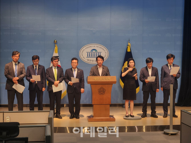 與 "자사주 원칙적 소각, 합병·분할시 주주보호도 입법 추진"