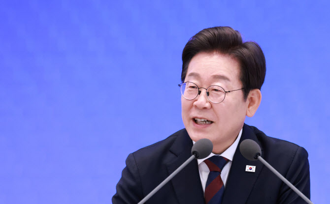 노동계 "李대통령 기자회견에 '노동' 언급 없어…실망·유감"