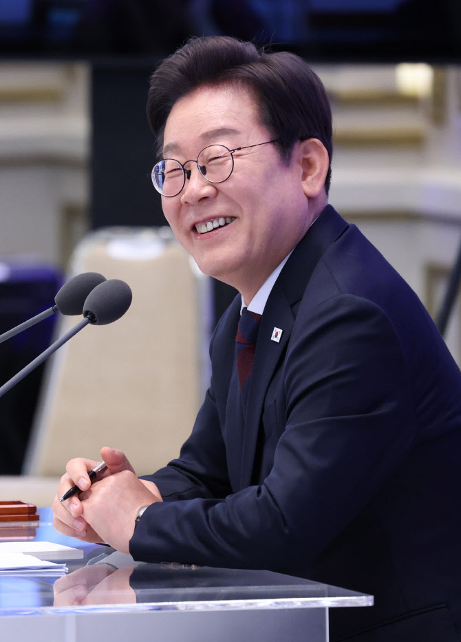 李대통령 "野와 끊임없이 대화…통합의 국정 해야"