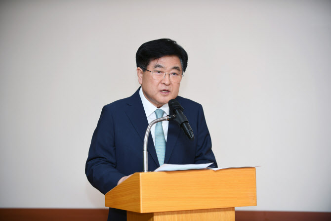 HD현대, 사장단 회의 소집…권오갑 “눈앞의 실적에 편승 말아야”