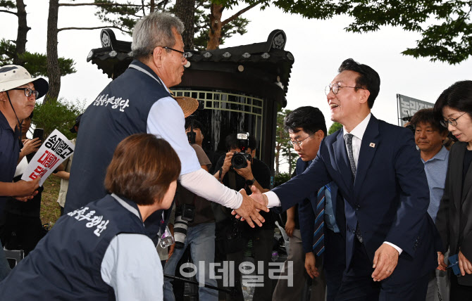 [포토]김민석 총리, 취임 후 첫 일정