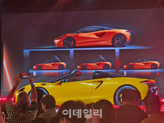 `韓 10주년` 맥라렌 서울 리론칭…한정판 컬렉션 첫 공개
