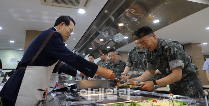 [포토] 농협 축산경제, '축산물 Day'  위문행사