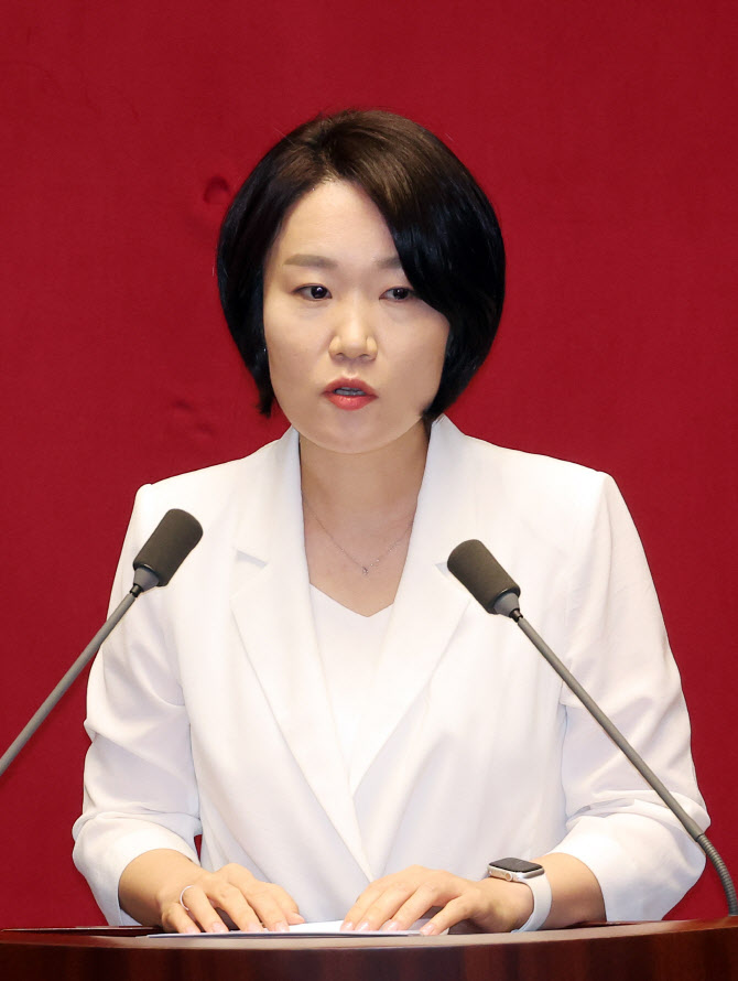 與이소영 "尹, 일 잘했으면 특활비 삭감안했을 것"