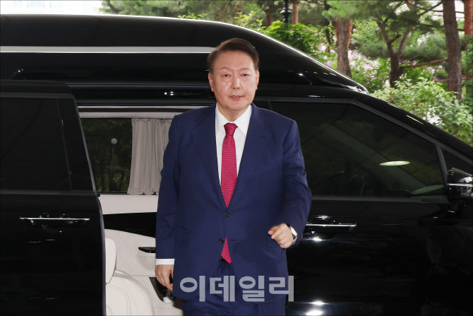 [속보]내란특검 "尹과 티타임 없이 바로 조사 시작"