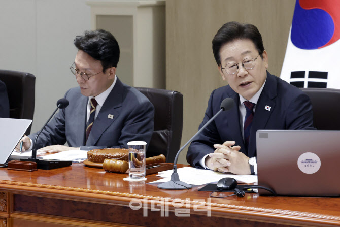 李대통령, 불법계엄 다음날 ‘안가회동’ 이완규 법제처장 면직