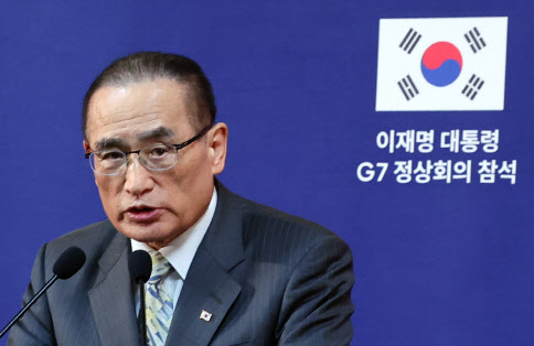 위성락 실장 출국…美와의 관세협상 논의 주목