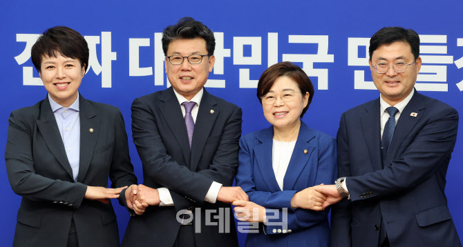 [포토]김정재 국민의힘 정책위의장, 진성준 더불어민주당 정책위의장 예방