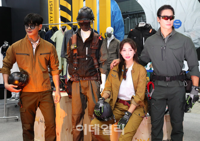 [포토] 국제안전보건전시회 아레르웍스 작업복 런웨이