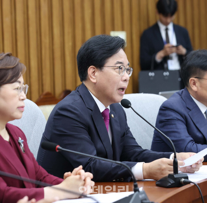 송언석 "與, 인터폴 적색수배자 한마디에 '李 셀프사면TF' 만들어"