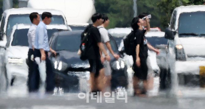 [포토]‘이글이글’ 끊는 도로