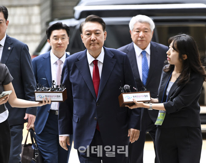 [포토] 영장심사 향하는 윤 전 대통령