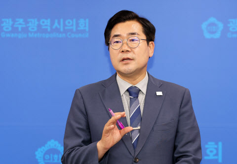 '테러 협박' 받은 박찬대 "李대통령도 방탄복 입어, 주저없이 걷겠다"
