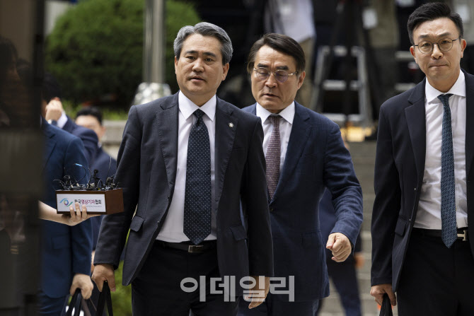 [포토] 윤 전 대통령 변호인단