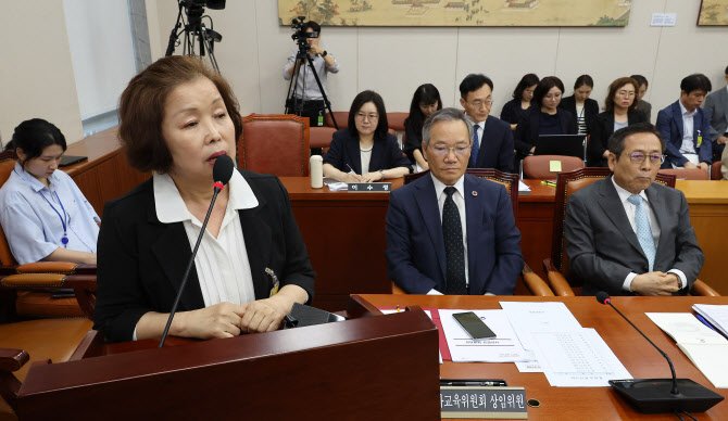 與 문정복 “이승만 찬양 집회 참석 동의한 부모 명단 공개해야”