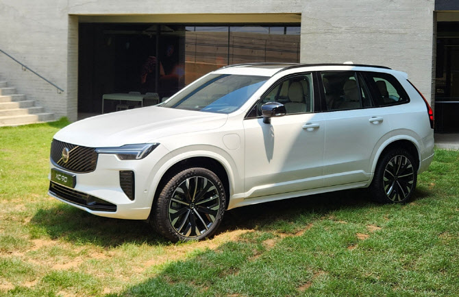 볼보 `신형 XC90` 몰때는 스마트폰 아예 꺼두세요[타봤어요]