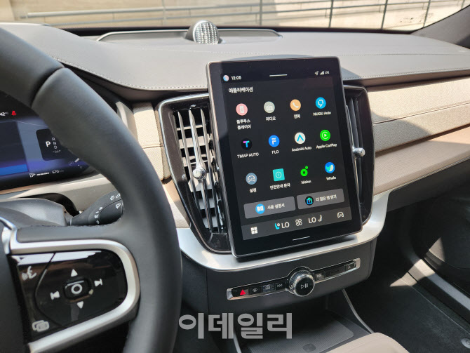 볼보 `신형 XC90` 몰때는 스마트폰 아예 꺼두세요[타봤어요]