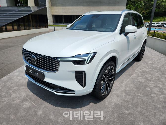 볼보 `신형 XC90` 몰때는 스마트폰 아예 꺼두세요[타봤어요]