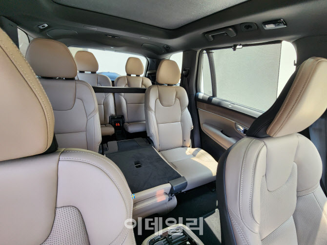 볼보 `신형 XC90` 몰때는 스마트폰 아예 꺼두세요[타봤어요]