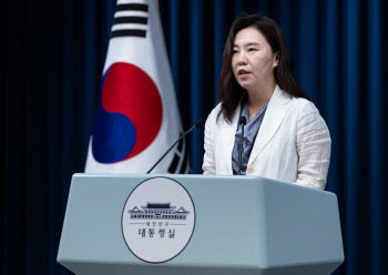 李대통령, 차관급 12명 인사…첫 여성 병무청장 포함 ‘실무형 전면 배치’