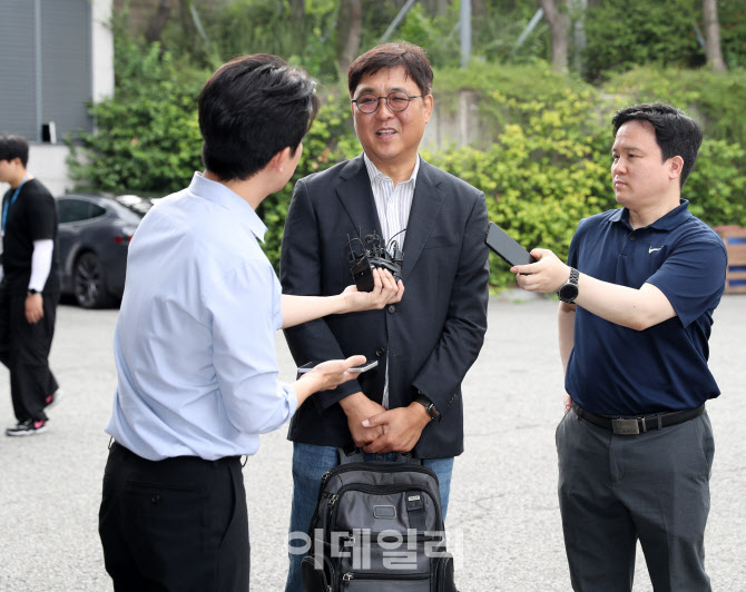 [포토] 첫 출근 소감 밝히는 최휘영 문체부장관 후보자
