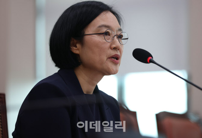 [포토]한성숙, “중소, 벤처, 소상공인 성장 기반 최선 다하겠다”