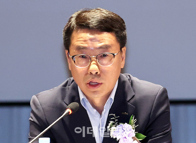 [포토]인사말하는 원영준 신용보증재단중앙회장