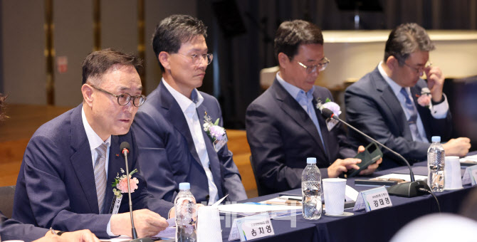 [포토]축사하는 송치영 소상공인연합회장