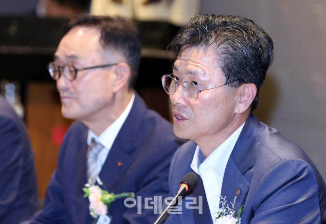 [포토]'소기업·소상공인 금융지원' 협약식에서 환영사하는 강태영 NH농협 은행장