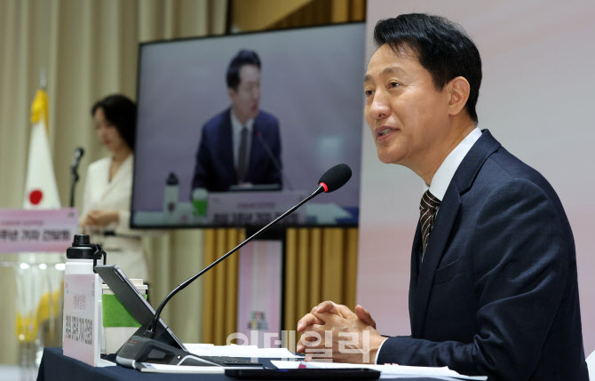 [포토]오세훈 서울시장, 취임3주년 기자간담회